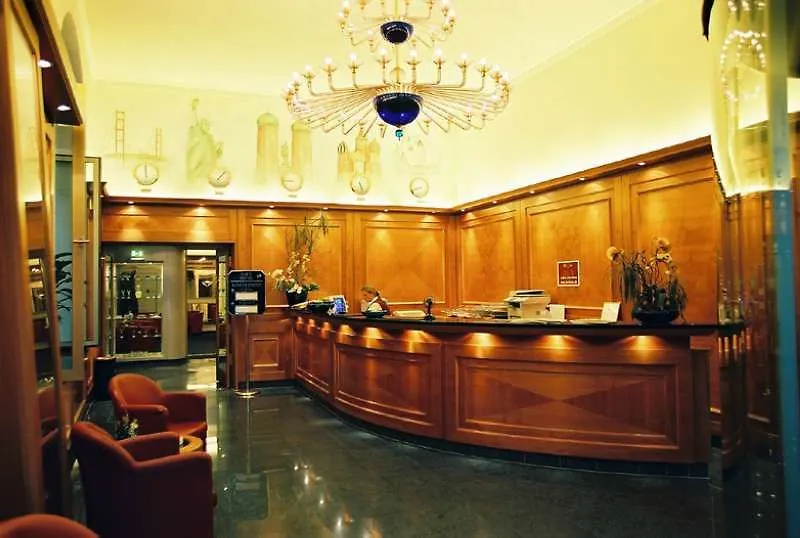 Hotel Torbraeu Munique 4*,